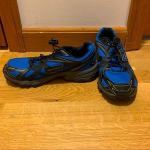 New Balance blue tennis shoes